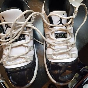Authentic low jordan 11s